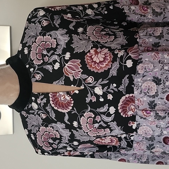 Loft, Size M, Tiered Floral Blouse, Velvet Choker Collar, Excellent Condition! - Picture 2 of 9